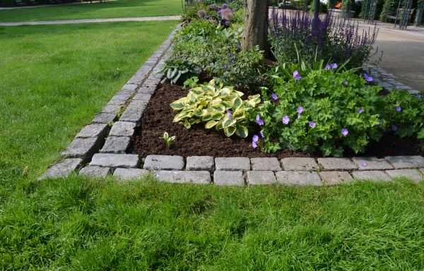Flower Bed Mulching in Snellville